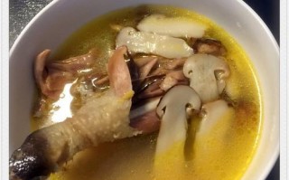 美食探秘——松茸土鸡煲（原汁原味的家常菜，健康美味的滋补品）