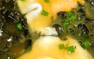 鲜美可口的紫菜丸子鸡蛋汤（健康美味，营养丰富，简单易做）