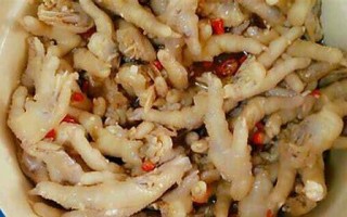 如何制作美味酸辣泡爪（从选料到烹饪，一步步教你做出口感绝佳的酸辣泡爪）