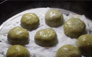 家常美食（用艾草味道提升丸子鲜美）
