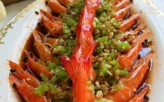 如何以蒜蓉开背大龙虾？（教你快速做出美味大龙虾，味道超级诱人！）
