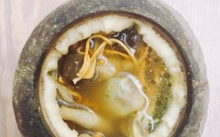 以乌鸡椰子花胶汤为基础的养生汤品（清热祛湿，滋阴润燥，助力健康）