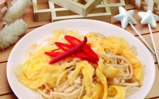 日式牛油金针菇的简易做法（快速做出日本人最爱的美味佳肴，享受日式风味）