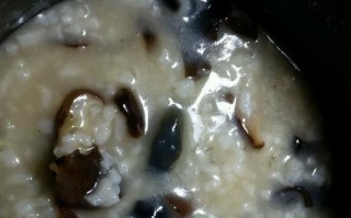 学会制作营养丰富的生菜大米鸡蛋粥（健康美味的一碗，让你吃出好身体）