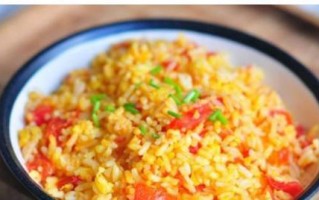 剩米饭也能大变身！（15个简单做法让你的剩米饭焕发新生命）