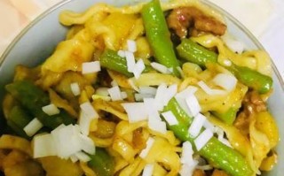土豆焖面，传统美食的经典味道（探秘土豆焖面的制作技巧，让你也能轻松做出好吃的家常菜）