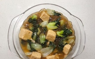 肉末油麦菜炖粉条豆泡的家常做法（用最简单的调料，营养美味炖出一道佳肴）