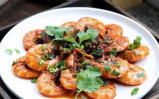 油焖大虾便当，美味可口的午餐选择（用最简单的方作美味便当，让你体验不一样的午餐时光）