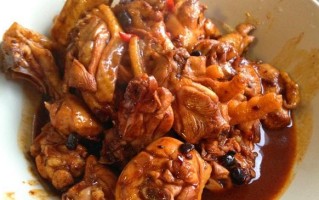鲜菇炒鸡肉，美味又营养（用新鲜的食材，做出香气四溢的炒菜佳肴）
