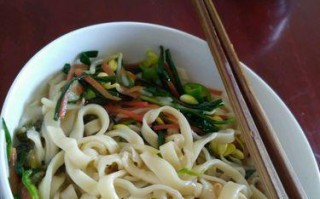 酸菜面的做法（爱上这口儿，只因酸甜可口）