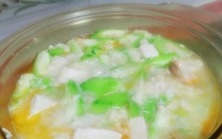 打造口感绝佳的仙人掌瘦肉豆腐羹（清爽健康的美味佳肴，以仙人掌为主角）