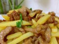 美味双色牛肉丝制作技巧（以新颖技巧切出美味双色牛肉丝，让你的餐桌品尝不一样的味道）