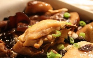 美味香菇木耳蒸鸡的家常做法（健康营养，鲜香可口，幸福美味让你忍不住多吃一口）