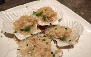 蒜蓉粉丝蒸大元贝的做法（海鲜佳肴，鲜香味美，快来尝试！）