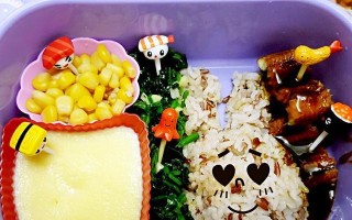 萌萌小兔子便当制作方法（让午餐更有趣的营养搭配）