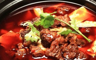 一碗香气扑鼻的砂锅牛肉（美味砂锅牛肉的制作方法与技巧）