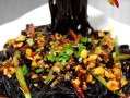 酸辣蕨根粉的制作方法（学会用蕨根粉做出美味酸辣口感）