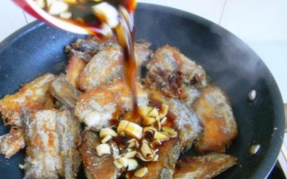 美味糖醋刀鱼，做法大公开！（学会制作糖醋刀鱼，轻松享受美食盛宴）