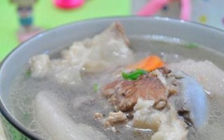 鸭骨豆腐汤的制作方法（以营养、口感、易制作为优势的一道美味汤菜）