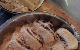 双色驴打滚的制作方法（轻松学会，让美食更多彩）