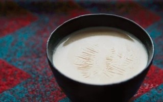 制作正宗内蒙古奶茶的秘诀（以奶茶之名，承受内蒙古的味道）