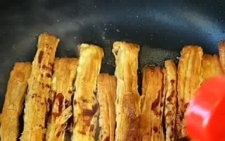 自制辣条的制作方法（手工打造香辣美食，不容错过！）