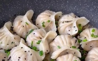 冰花水煎包，轻松做出鲜美口感（从选料到制作，让你轻松做出口感极佳的冰花水煎包）