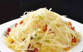 酸菜土豆丝的制作方法详解（传统美食，口感独特，健康美味）