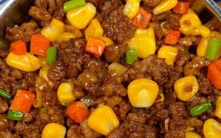 美味又简单——三色炒玉米（用新鲜蔬菜点缀玉米的美味，）