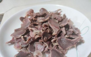 香炒鸭肫，鲜香嫩滑的美味佳肴（香炒鸭肫的家常做法，让你轻松享受美味）