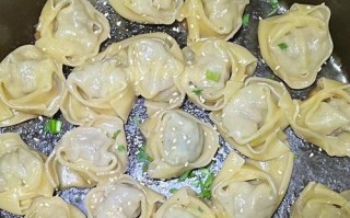 美味生煎饺的制作方法（掌握生煎饺的秘密，让你轻松做出香脆可口的美味佳肴！）
