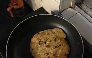 小虾烙饼（以小虾为主料，让你领略不一样的烙饼风味）