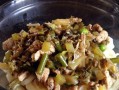 学会做一碗美味的雪菜肉丝面（从选材到做法，教你做出口感鲜美的雪菜肉丝面）