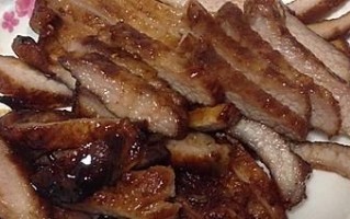 香酥猪颈肉的制作秘诀（用香料和脆皮来提升口感，美味无比）
