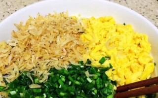 以虾仁韭菜鸡蛋饺子馅为主的制作方法（健康美味的自制饺子，让你大快朵颐）
