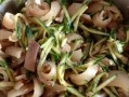 香辣麻辣猪肉皮的制作方法（用秘制辣椒酱给你的饭桶带来无限惊喜）