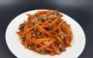 土豆丝炒胡萝卜丝，营养美味又简单！（掌握关键步骤，让这道家常菜更加美味！）