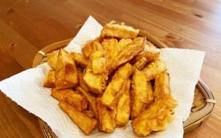 香脆诱人的红薯油条（用红薯制作香炸油条，营养美味又健康）