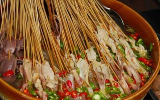 藤椒钵钵鸡的制作方法（用藤椒带来一份独特的口感）