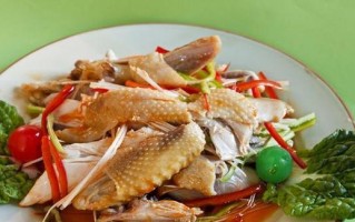 四川椒麻鸡的制作方法（领略辣味与麻香的美食，掌握四川椒麻鸡的制作）
