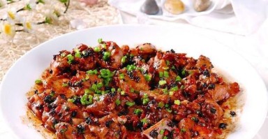 蒜蓉粉丝蒸排骨(一道简单又美味的家常菜) 蒜蓉粉丝蒸排骨(一道简单又美味的家常菜)