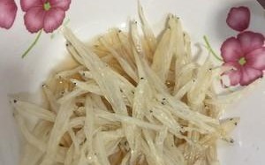 银鱼丝儿烘鹌鹑蛋（一道营养丰富、口感独特的小吃）