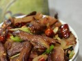 尝鲜香辣猪头皮，美食爱好者不容错过的佳肴（麻辣口感，回味无穷）