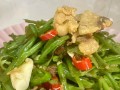 清炒油菜心，简单营养又美味（掌握清炒油菜心的技巧，一口嚼下健康与美味）