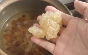 桃胶炖木瓜奶，美容养颜的圣品（一份简单易做的美味佳品，滋润身心，满足口腹）