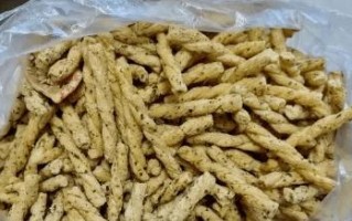 糖霜芝麻果子的制作方法（一口咬开，香甜可口）