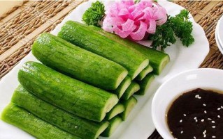 蒜片乳瓜的做法（清爽爽口，味道独特）