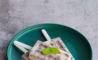 自制水果酸奶冰棒（享受夏日清凉，打造健康美味）