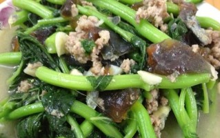 以苋菜皮蛋汤为主角的美食之旅