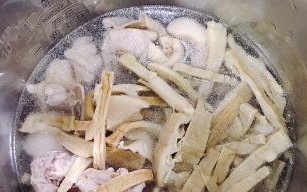 砂锅老鸭笋的制作方法（香浓味美，咸甜适口，营养丰富的鸭肉砂锅）